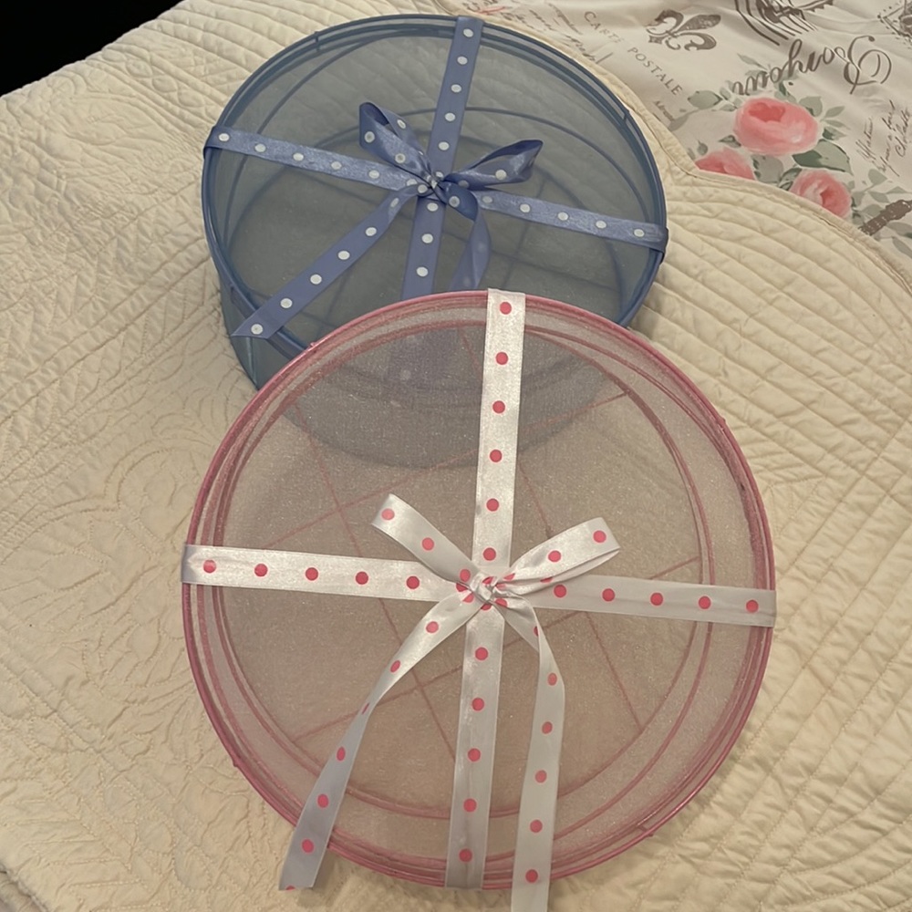 Set of two mesh storage rounds